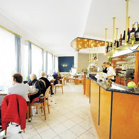 Cafe Am Donautor Gasthof *